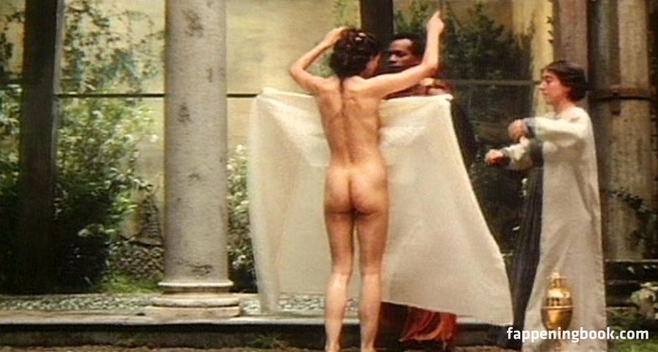 Carole Bouquet Nude
