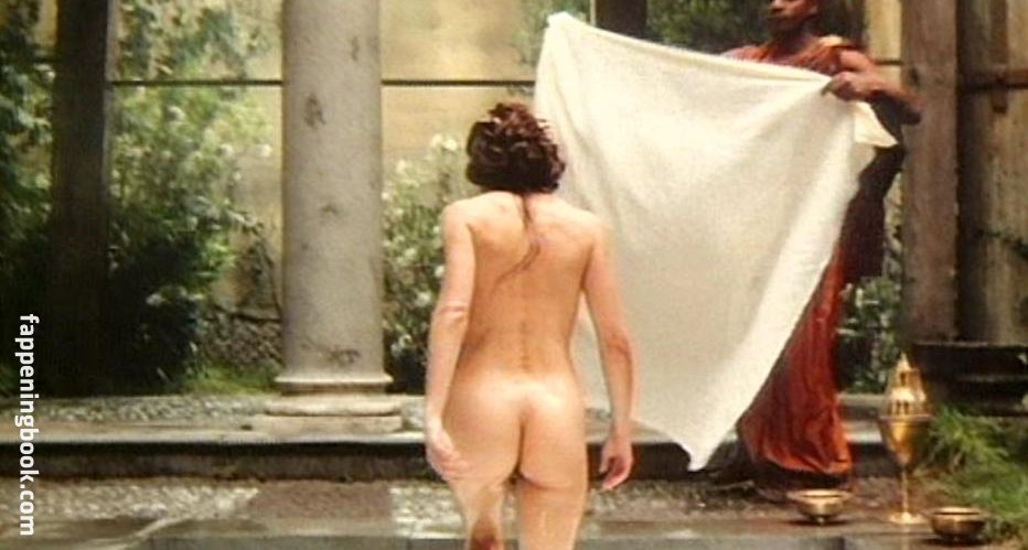Carole Bouquet Nude