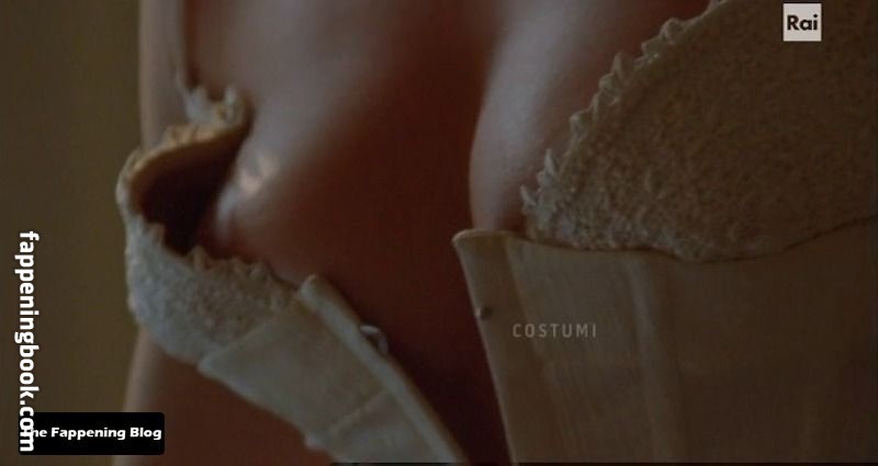 Carolina Crescentini Nude