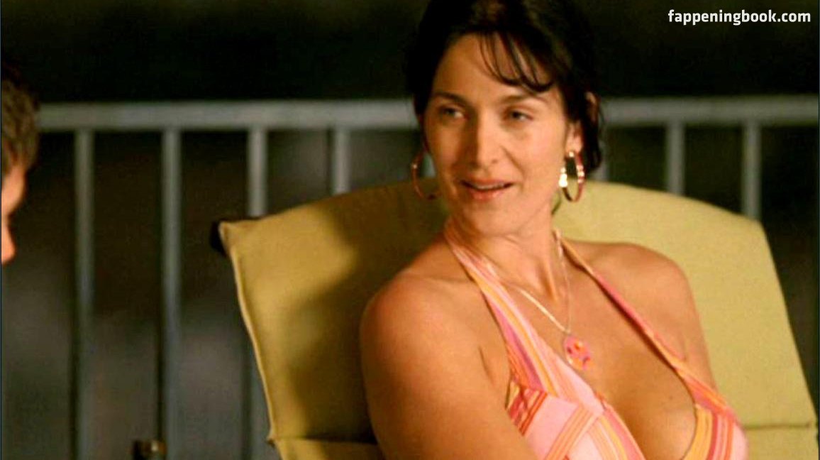 Topless carrie-anne moss Carrie Anne
