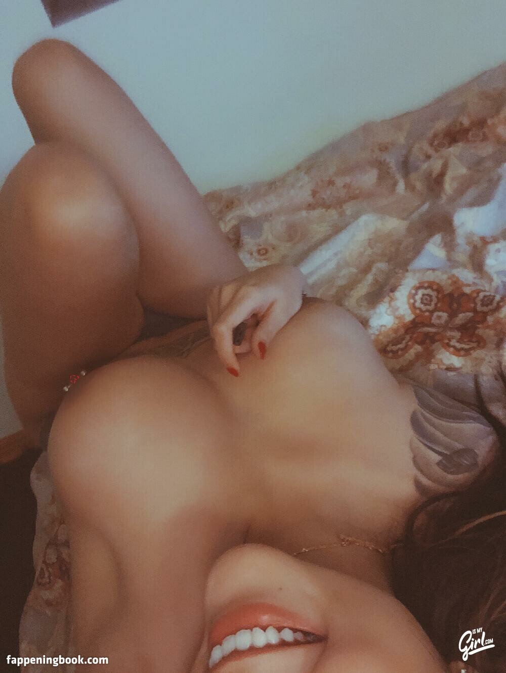 Cassie Vanity Nude