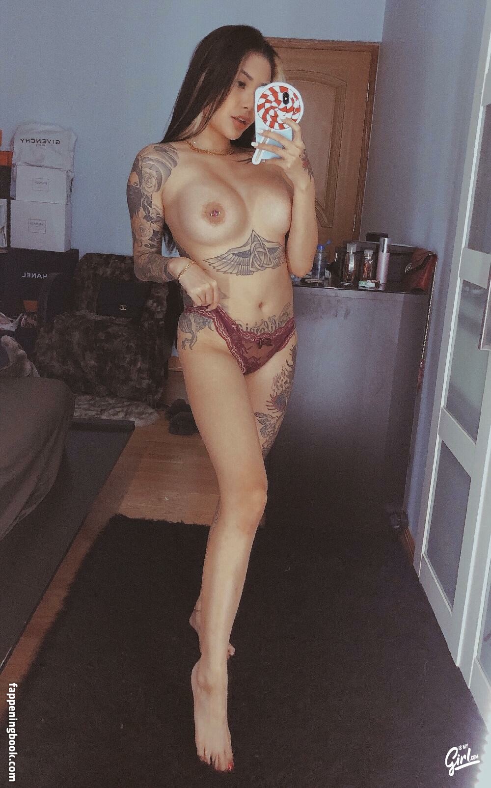 Cassie Vanity Nude