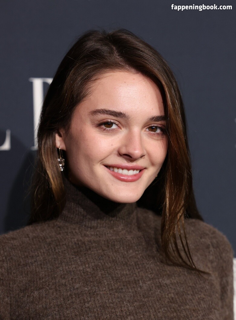 Charlotte Lawrence Fapello Latest Exclusive Leaked Photos