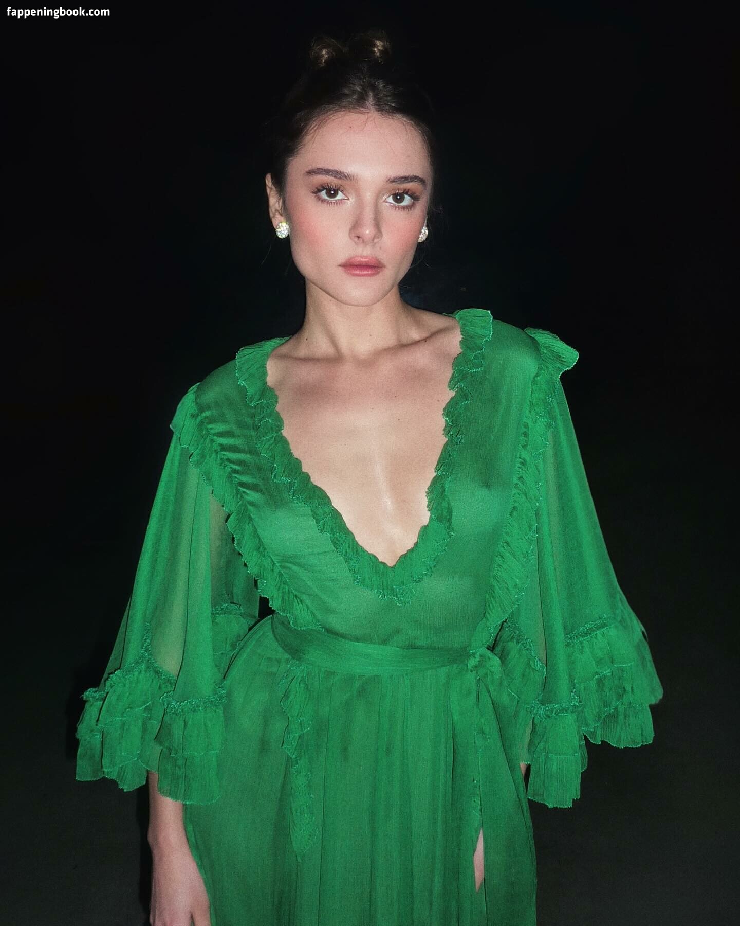 Charlotte Lawrence Fapello Latest Exclusive Leaked Photos