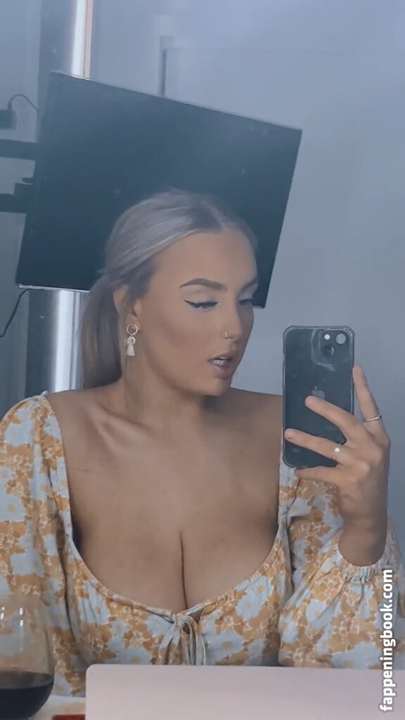 Charlotte Page Nude OnlyFans Leaks