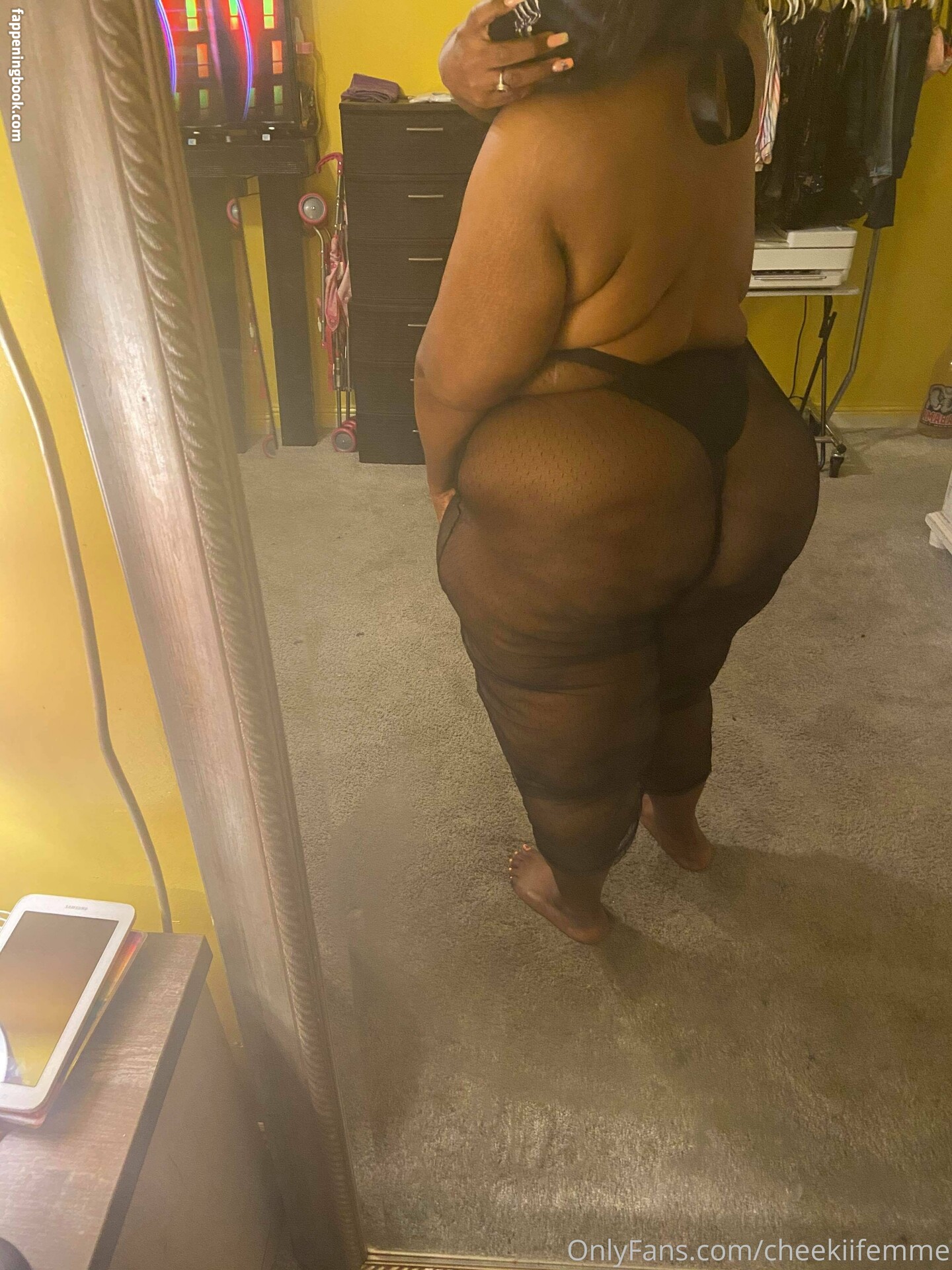 cheekiifemme Nude OnlyFans Leaks