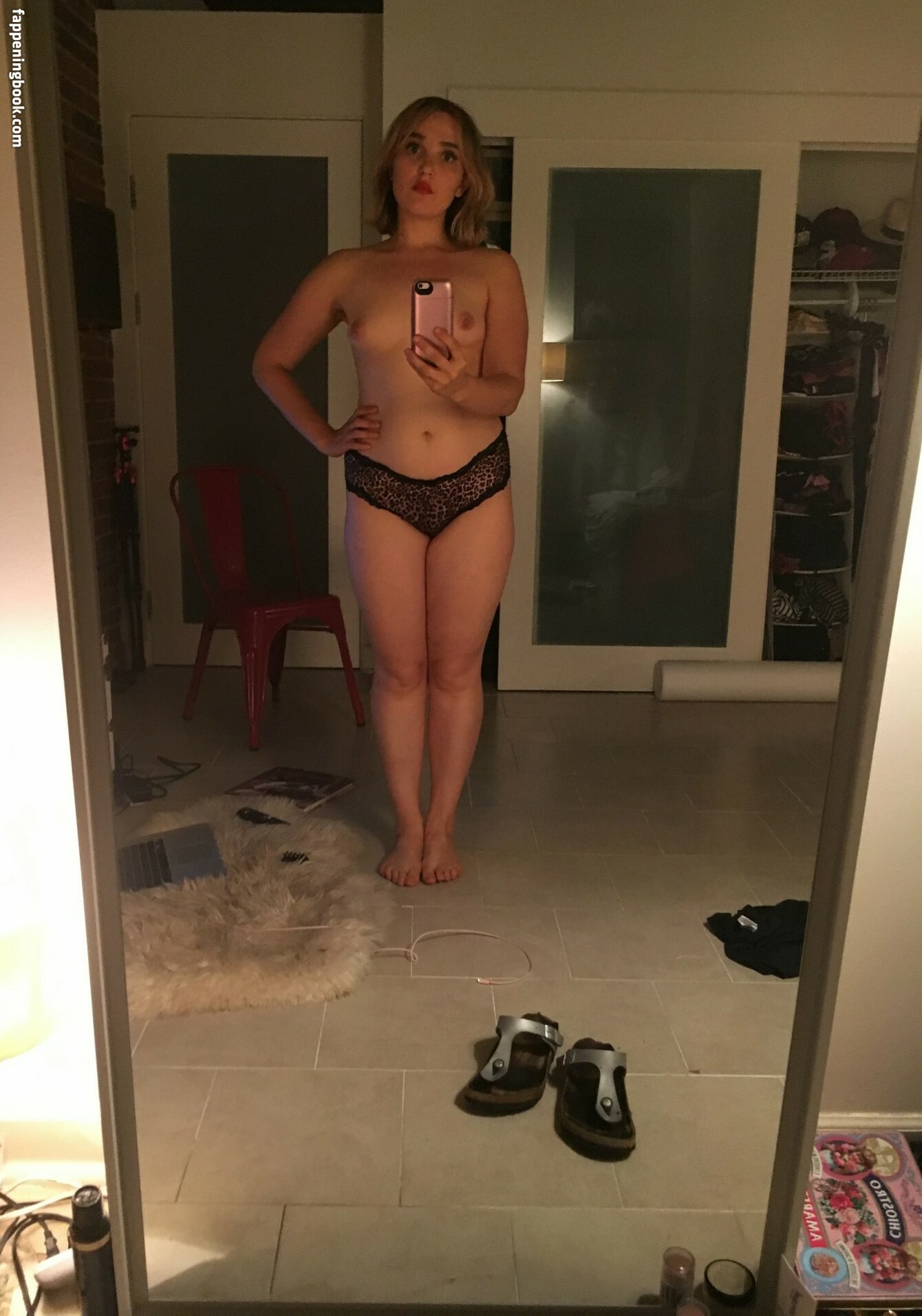 Chloe Fineman Nude