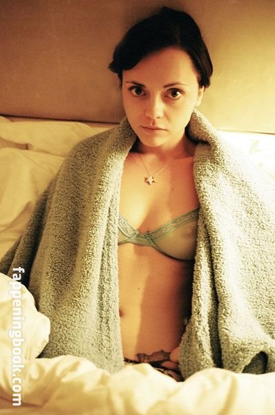 Christina Ricci shows off her nude pussy » Nudestan.com 