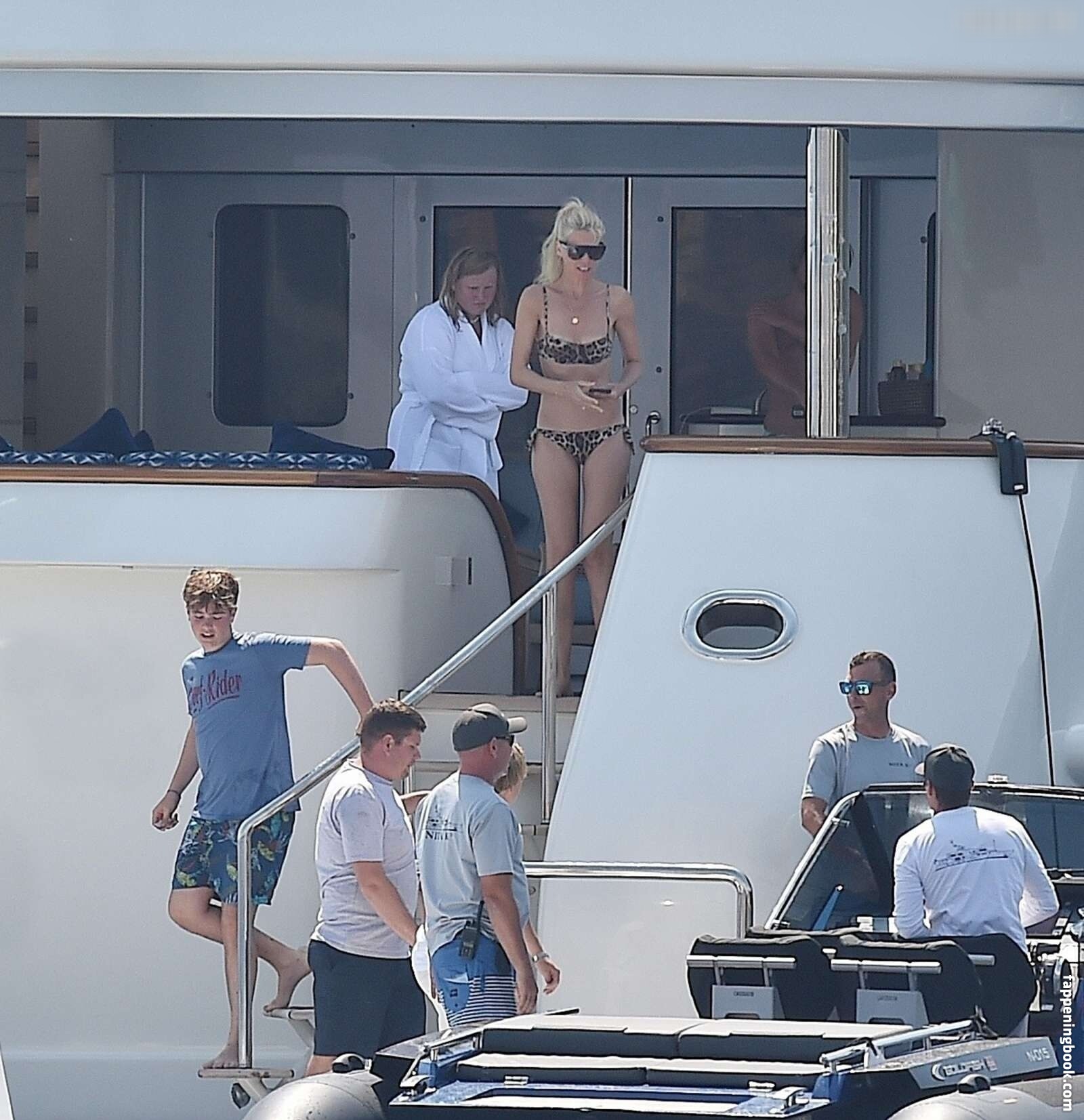 Claudia Schiffer Fapello Latest Exclusive Leaked Photos