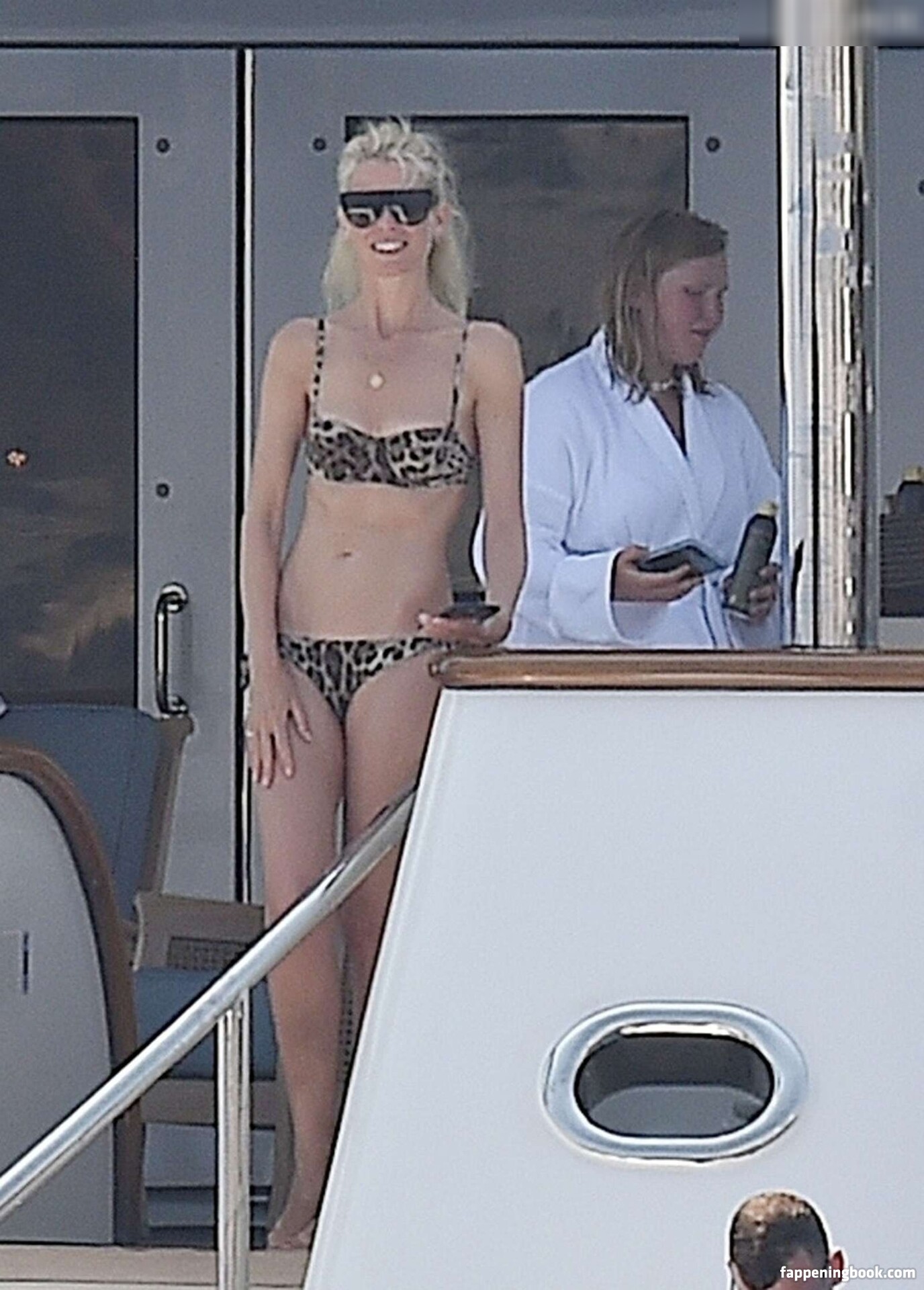 Claudia Schiffer Fapello Latest Exclusive Leaked Photos