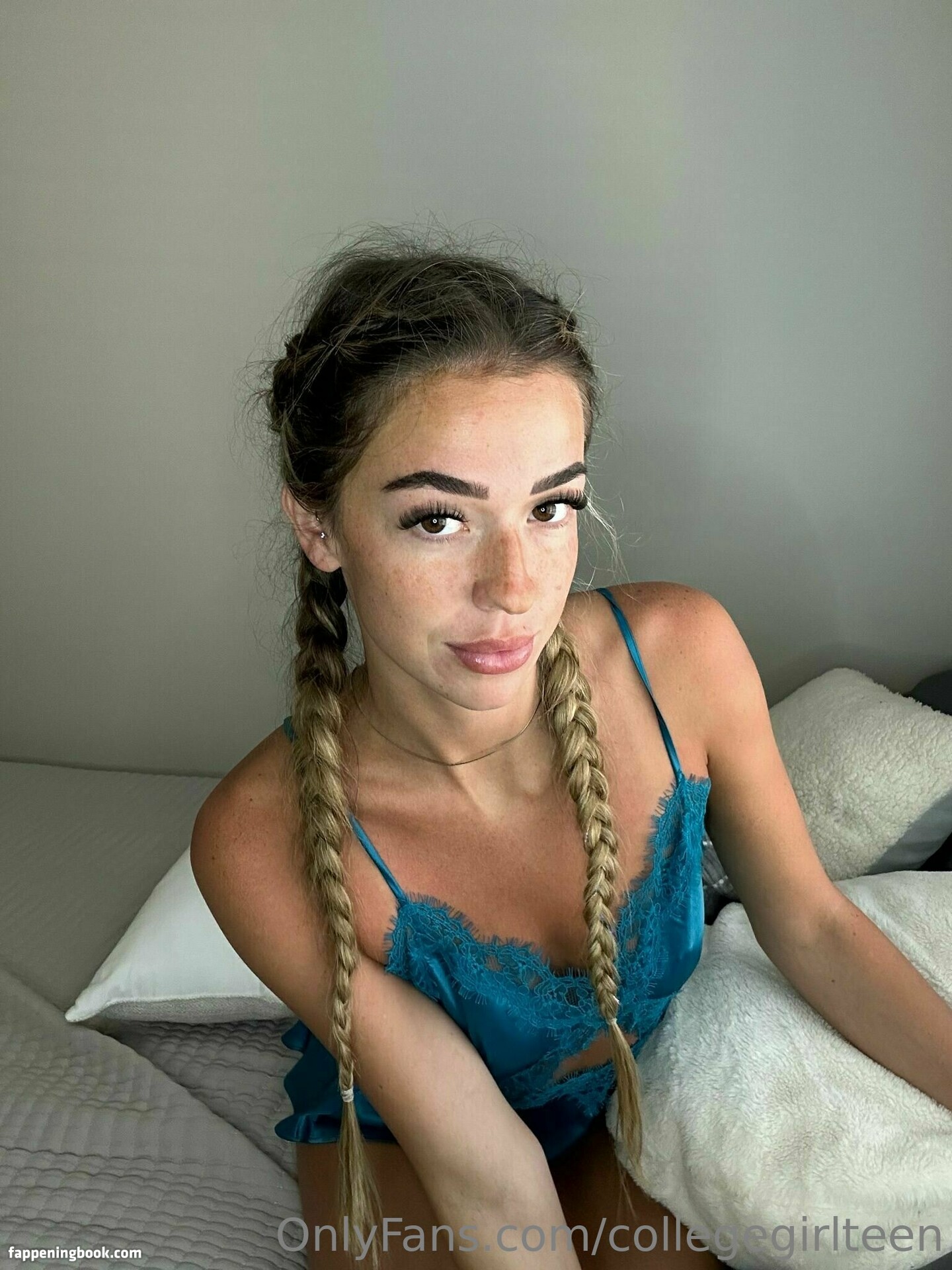 collegegirlteen Nude OnlyFans Leaks