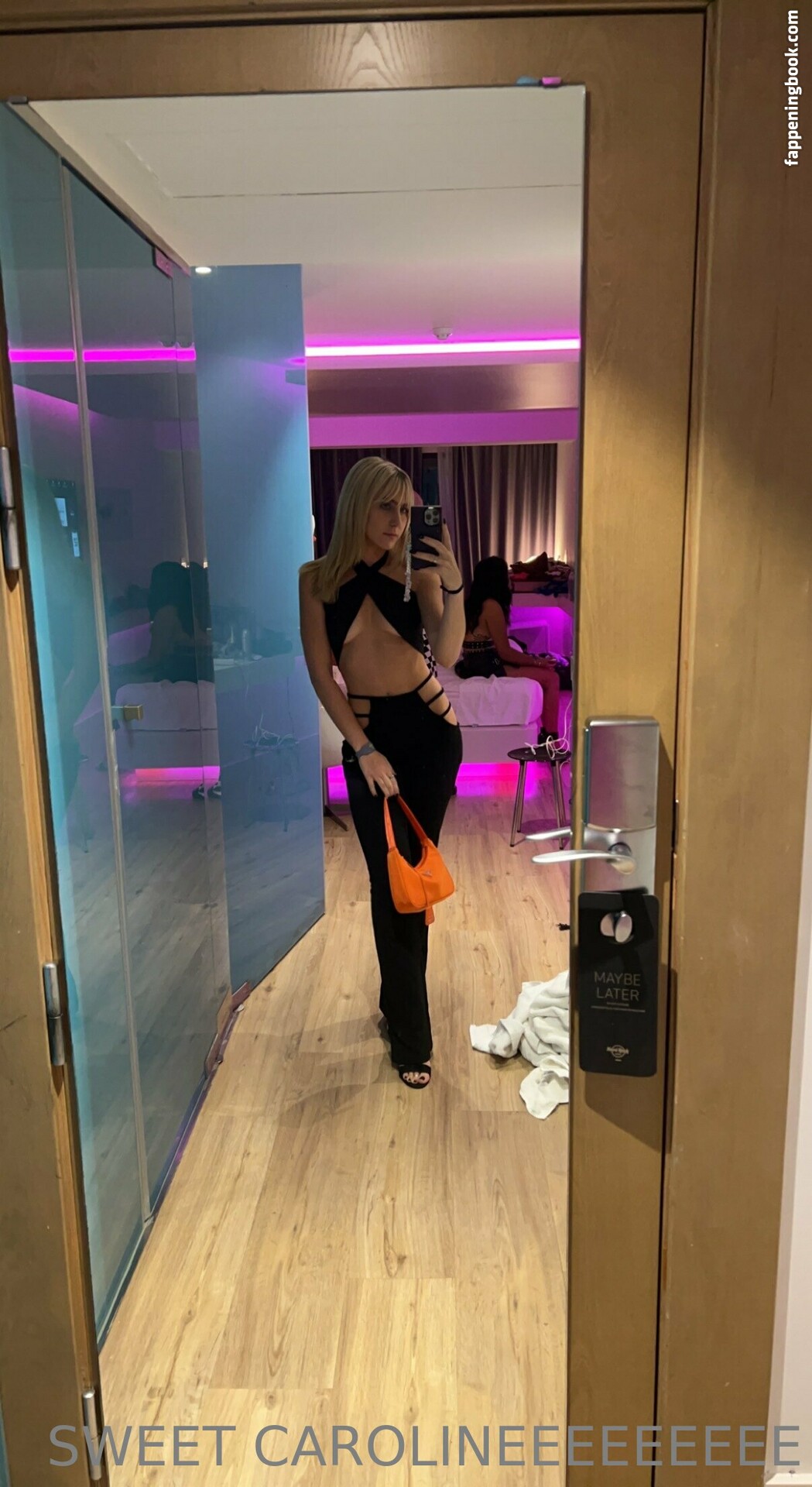 curveswithcaroline Nude OnlyFans Leaks