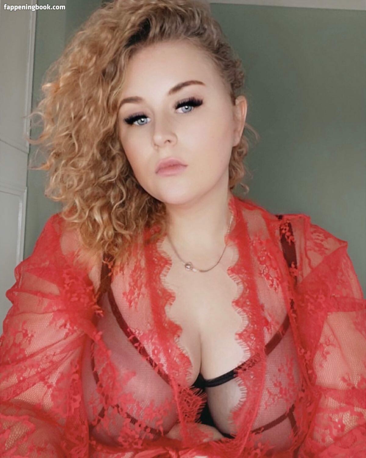 Curvy Abbii Nude OnlyFans Leaks