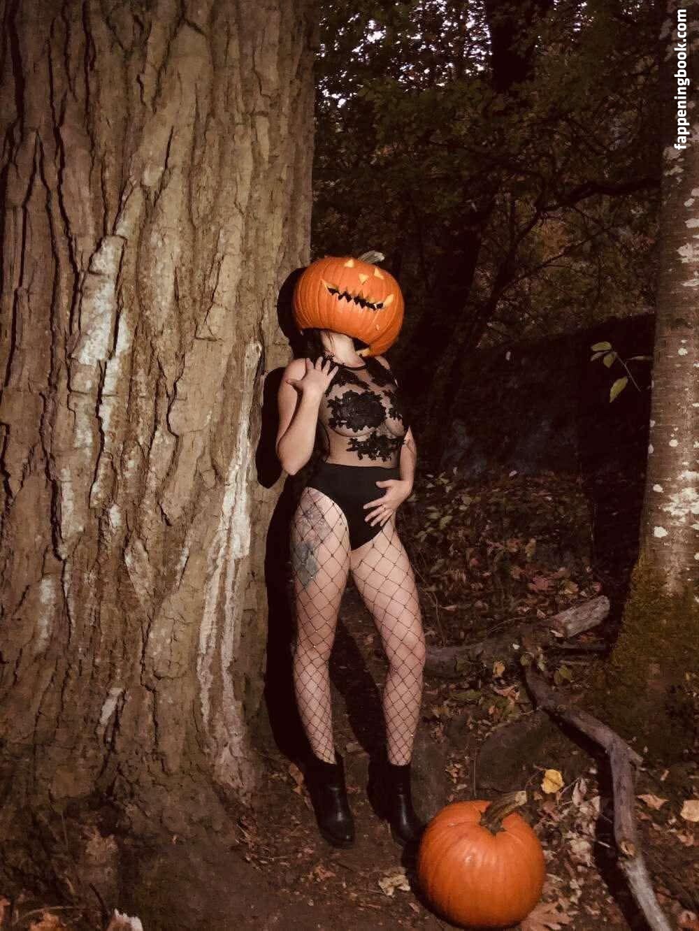 Daisy May Williams Nude