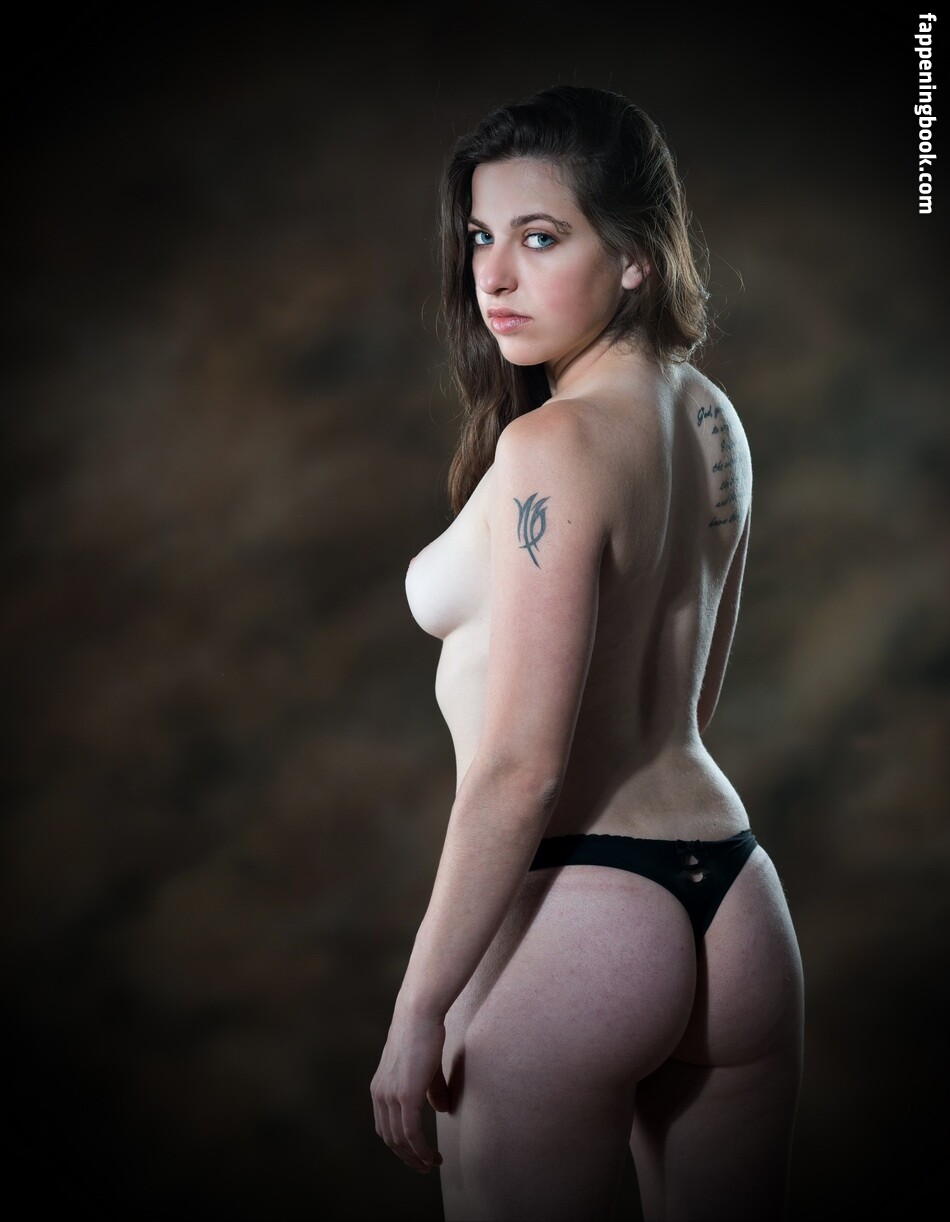 Danielle Holzman Nude