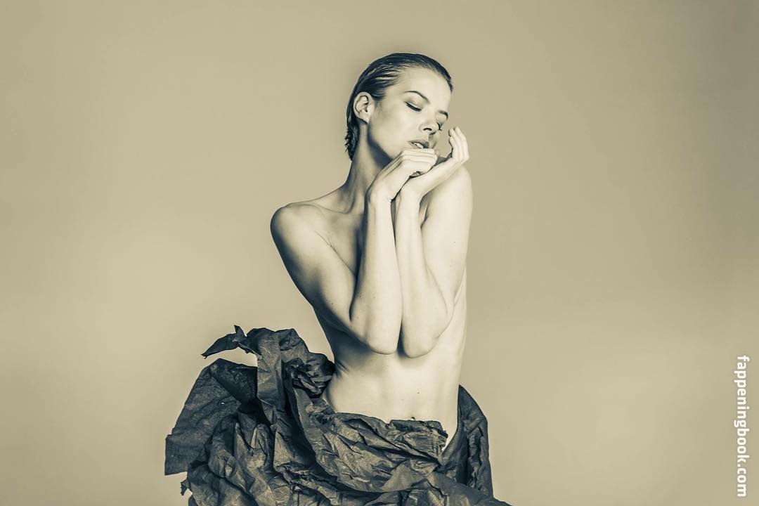 Denisa Strakova Nude