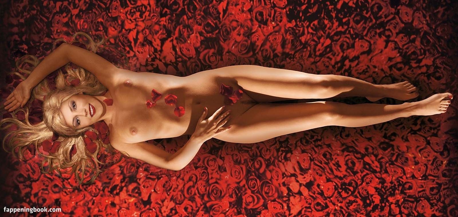 Dominika Kusnierczyk Nude