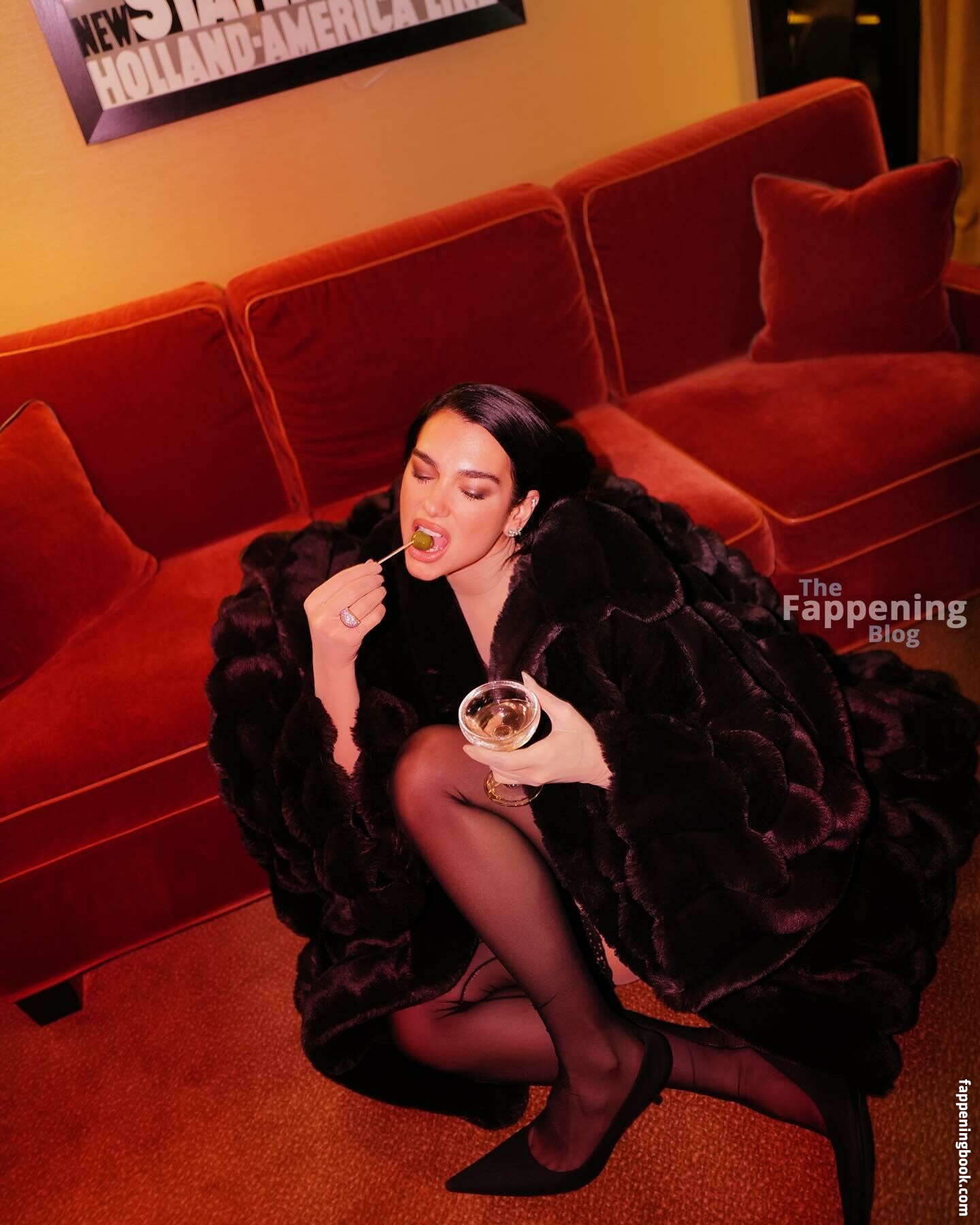 Dua Lipa Fapello Latest Exclusive Leaked Photos