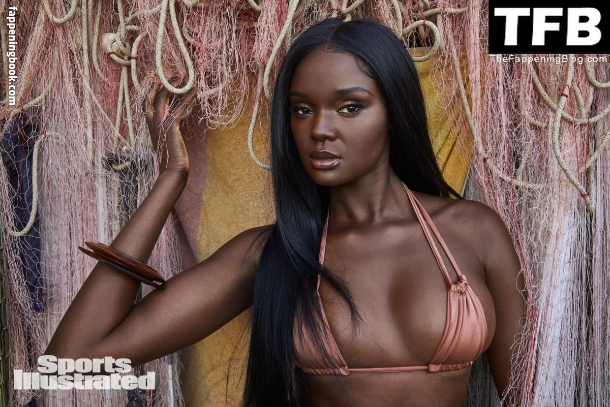 Duckie Thot Nude.