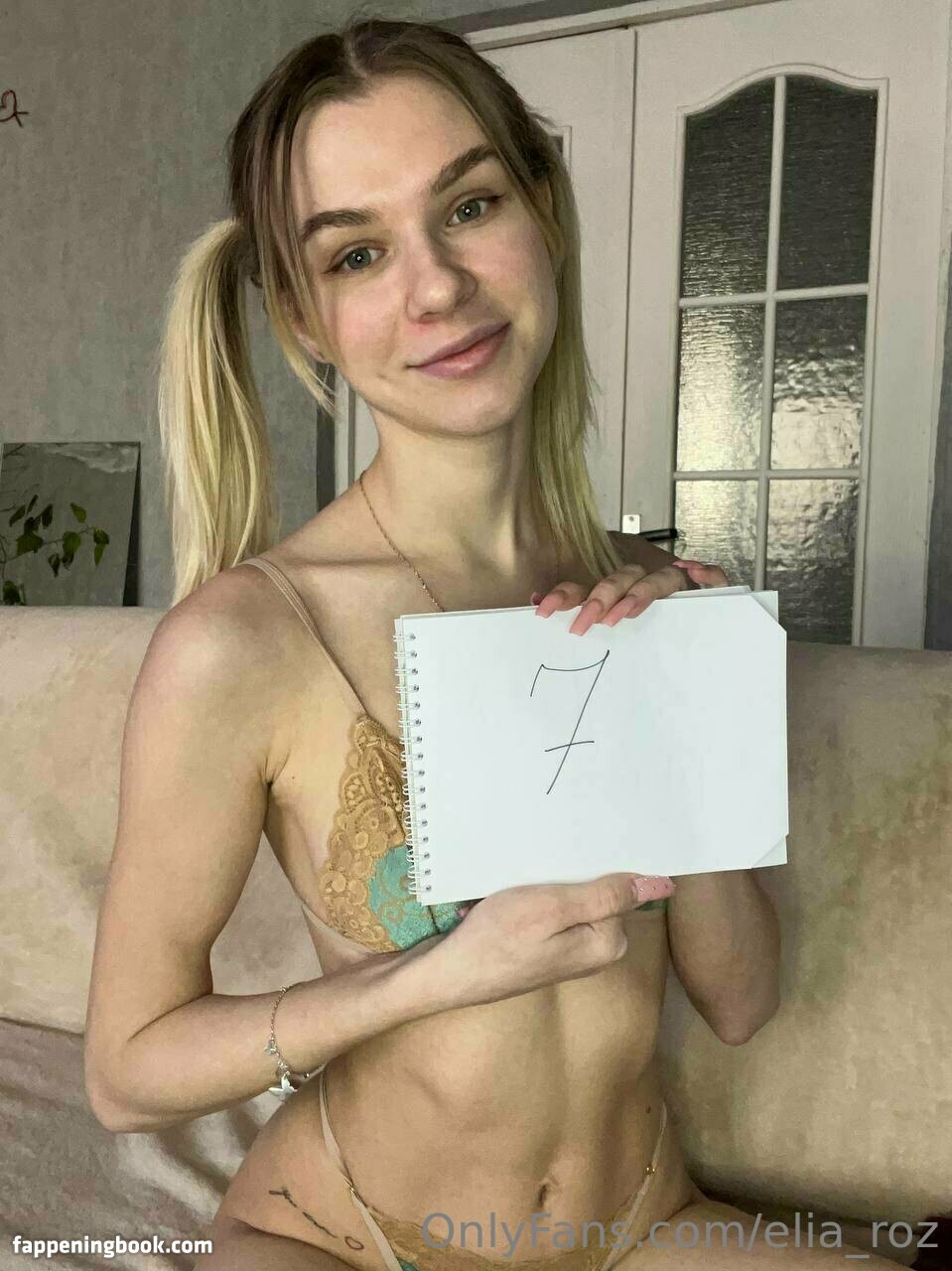 elia_roz Nude OnlyFans Leaks