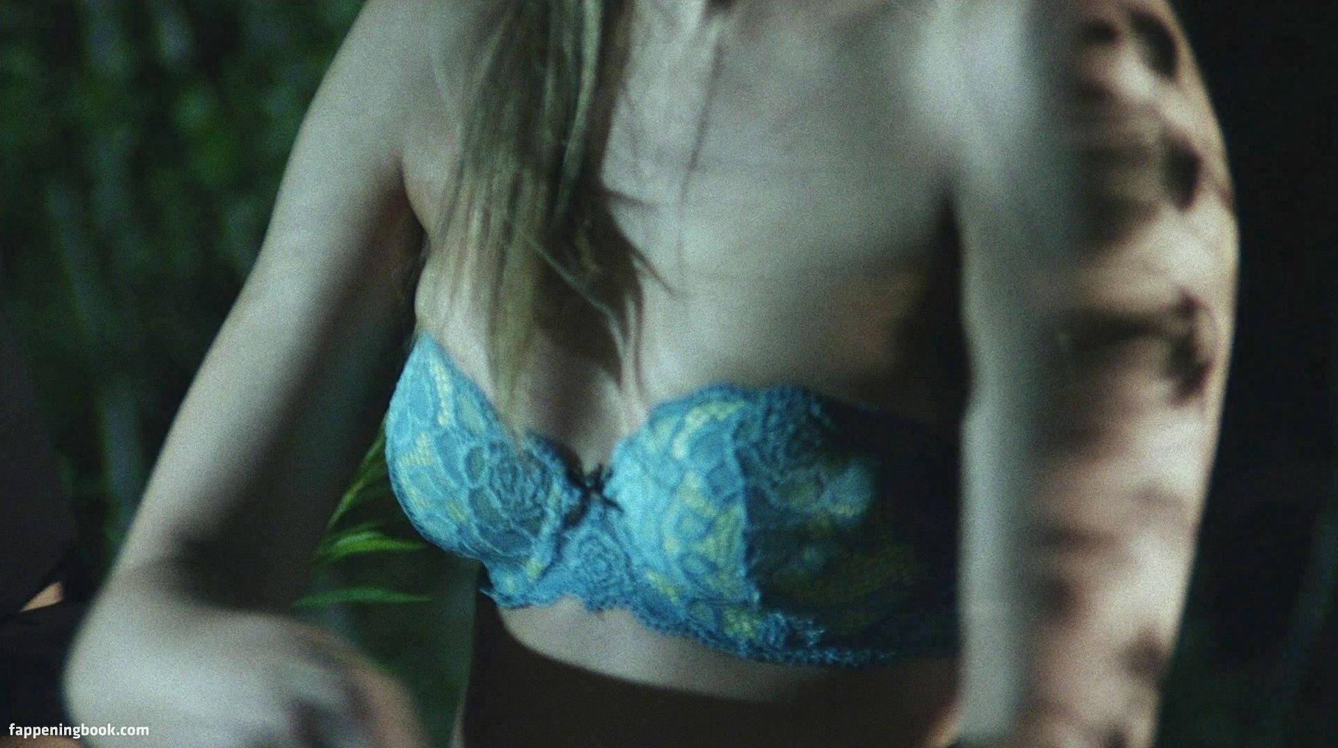 Elise Gatien Nude