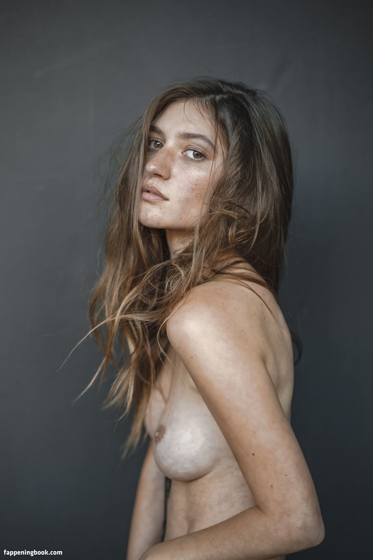 Elizabeth Elam Nude