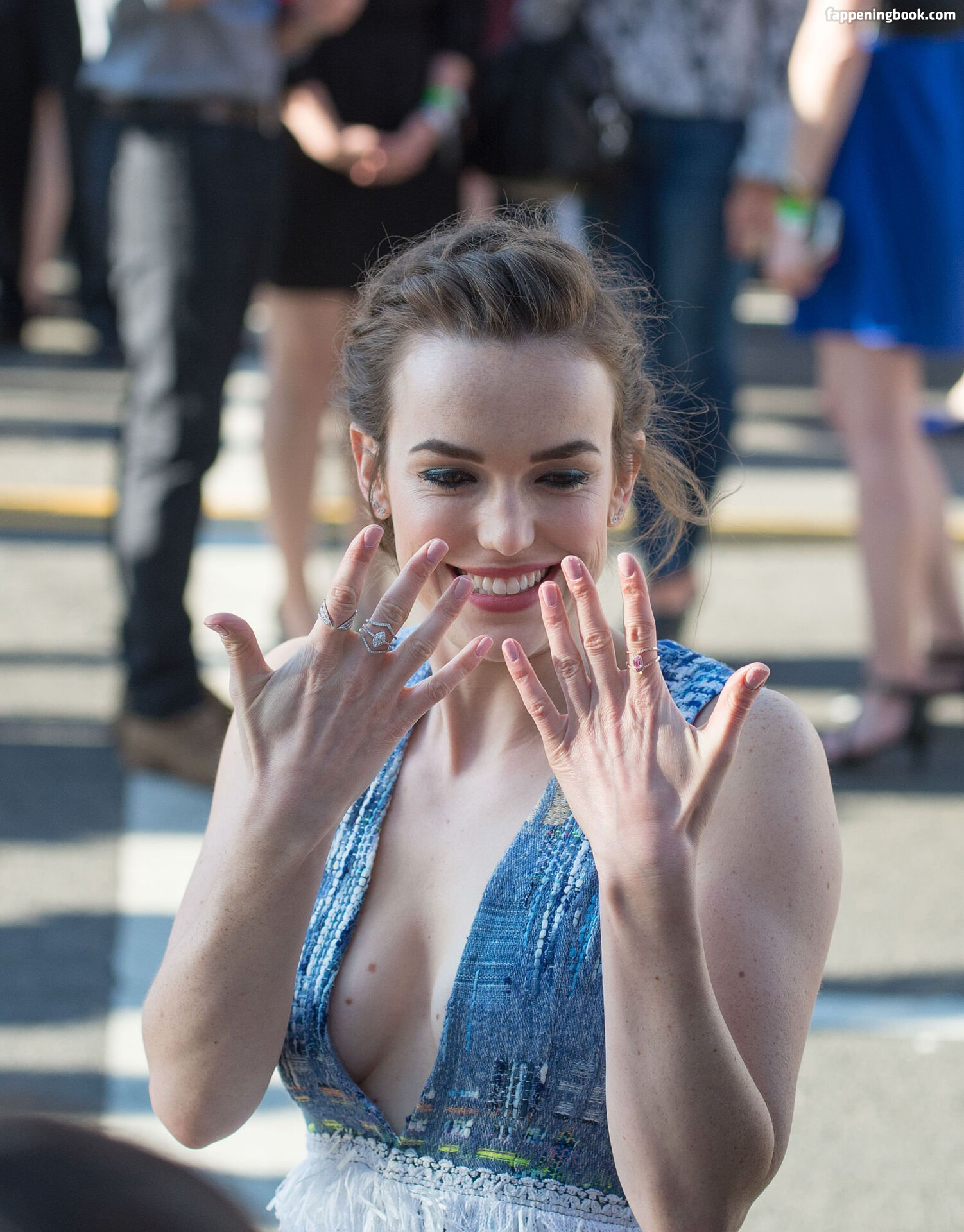 Elizabeth Henstridge erome Latest Exclusive Leaked Photos