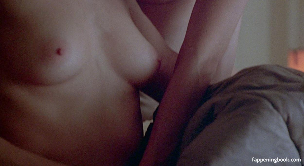 Elizabeth Mitchell Nude