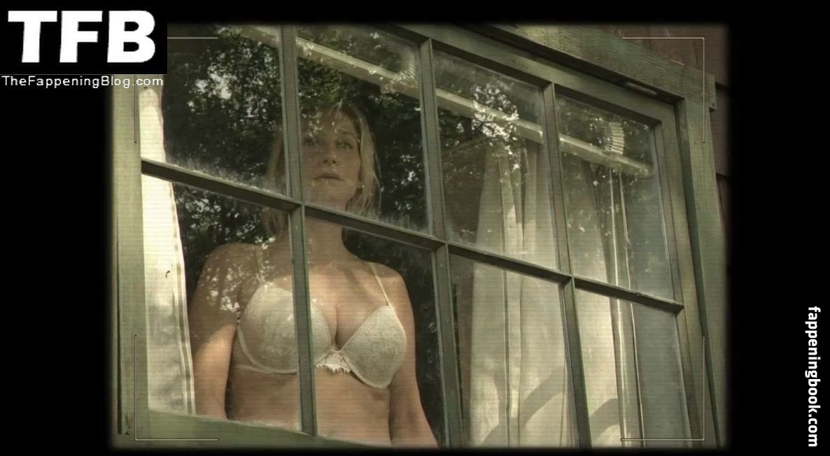 Elizabeth Mitchell Nude