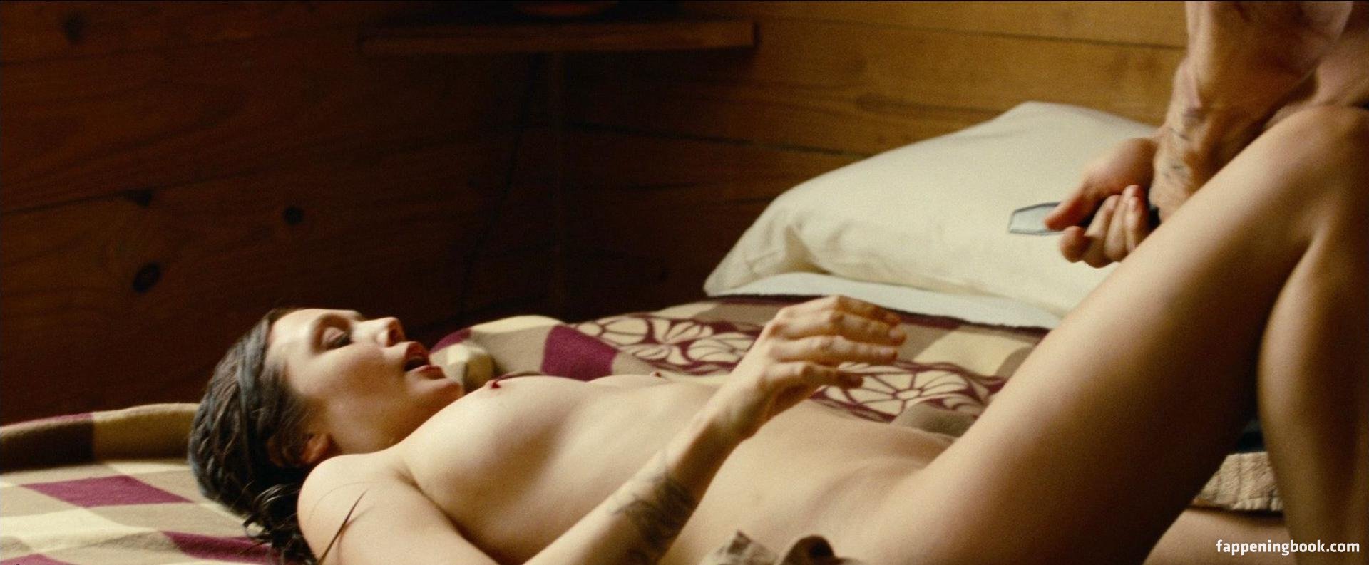 Elizabeth Olsen Nude.