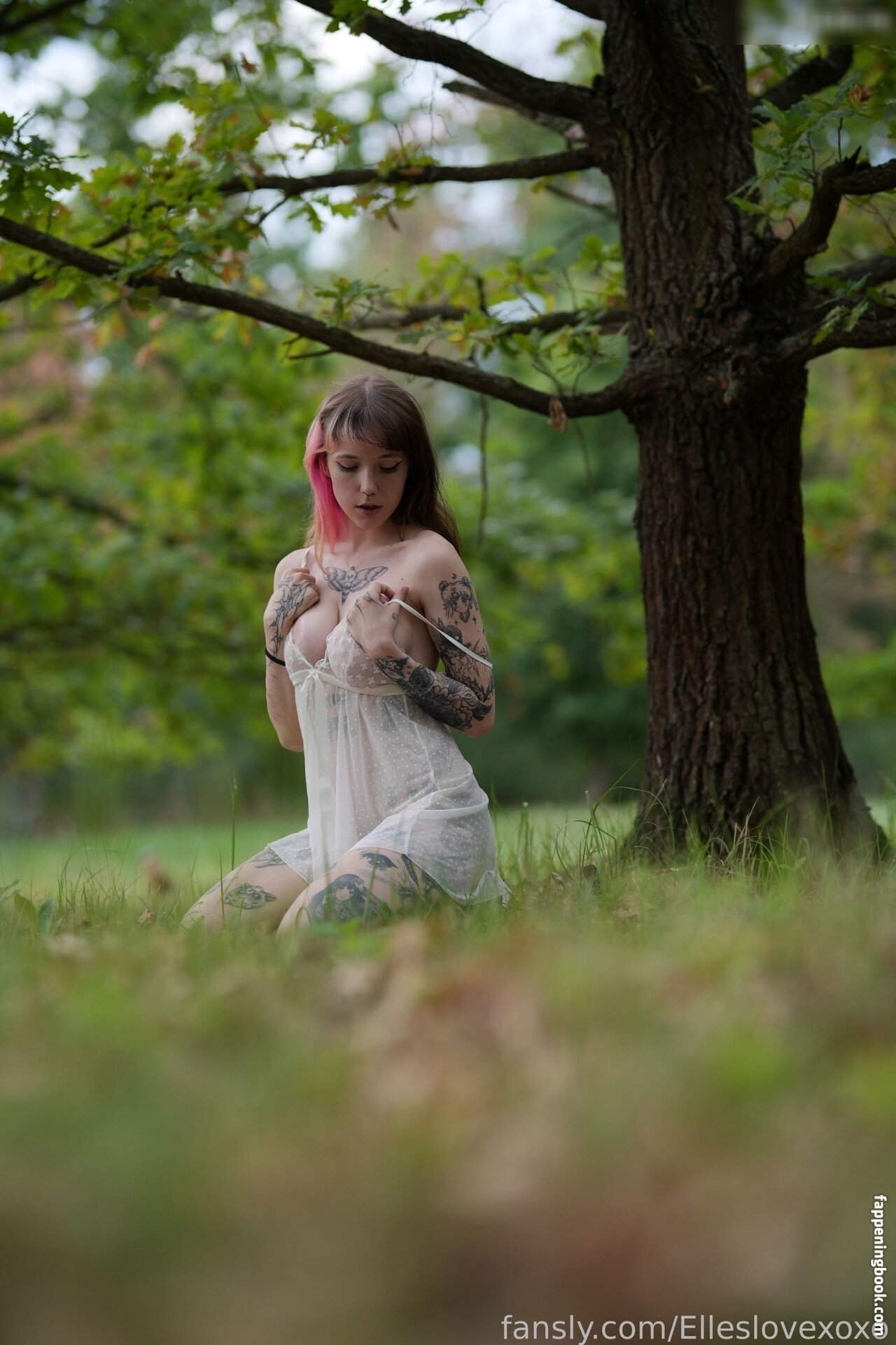 Elles Nude, OnlyFans Leaks, Fappening - FappeningBook