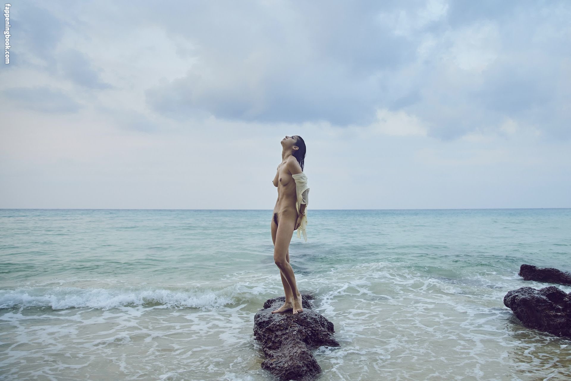 Emilie Payet Nude
