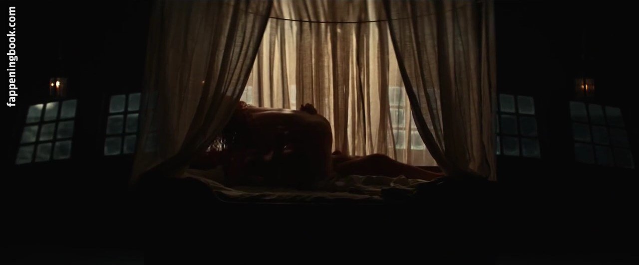 Emily Browning Nude