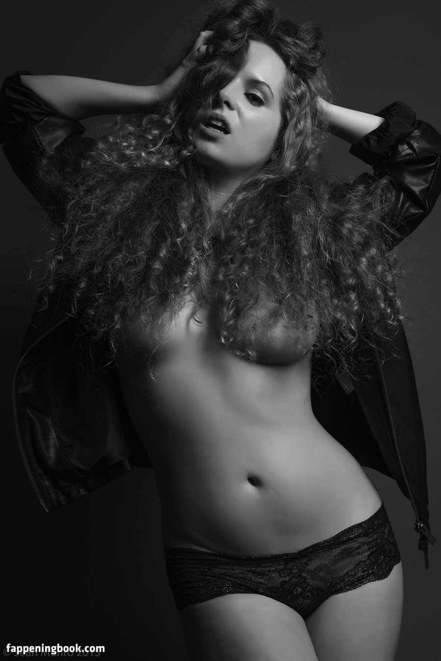 Naomi hamilton - nude photos