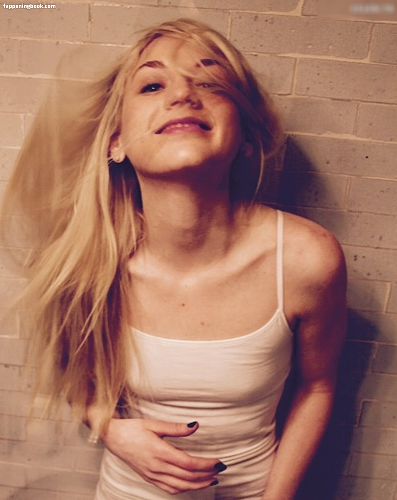 Emily Kinney erome Latest Exclusive Leaked Photos