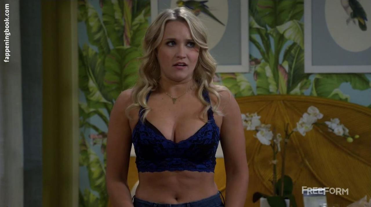 Emily Osment Nude.
