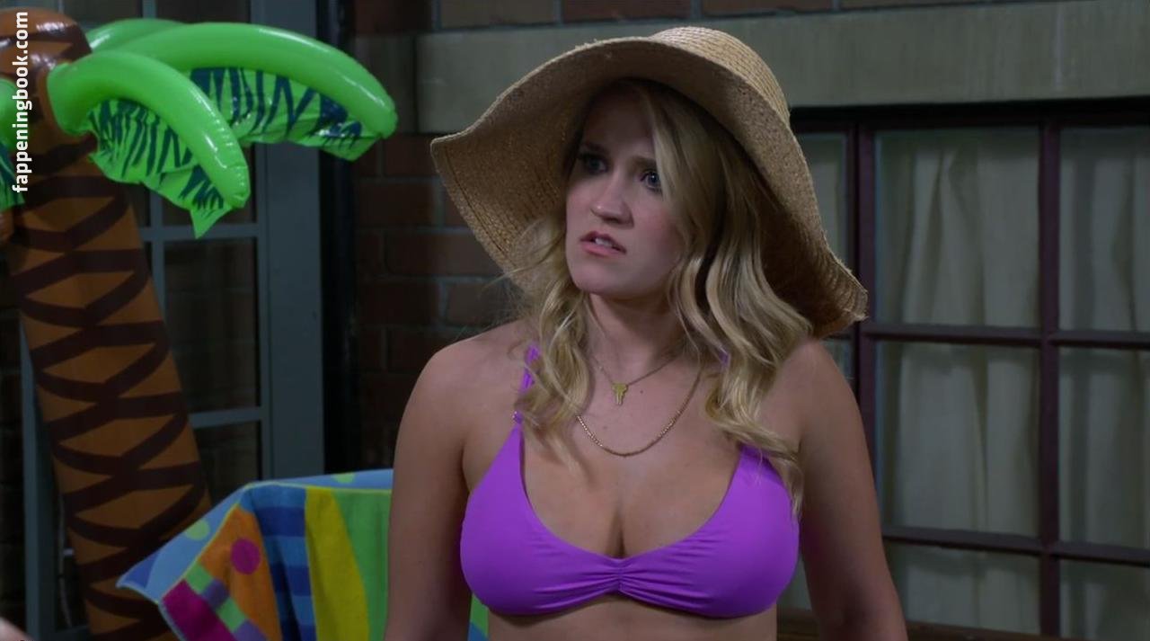 Emily Osment Nude