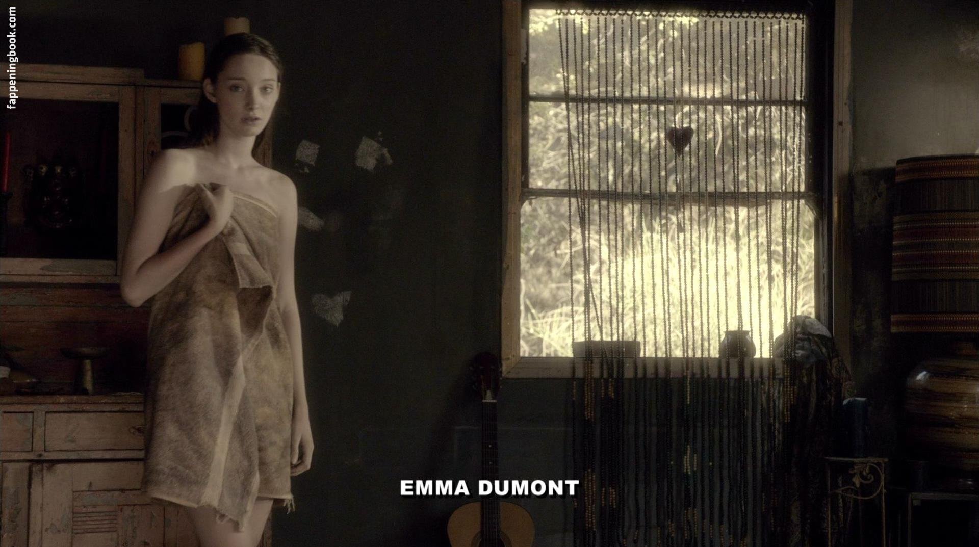 Emma Dumont Nude
