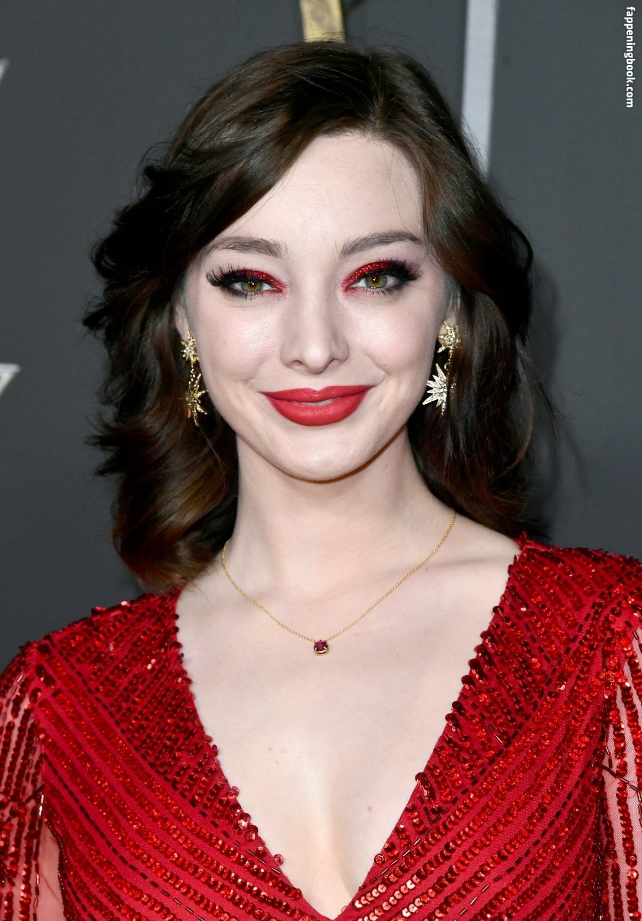 Emma Dumont erome Latest Exclusive Leaked Photos