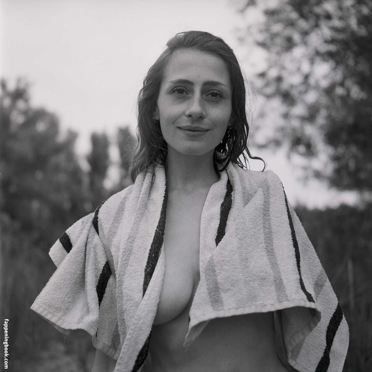 Emma Helena Nude