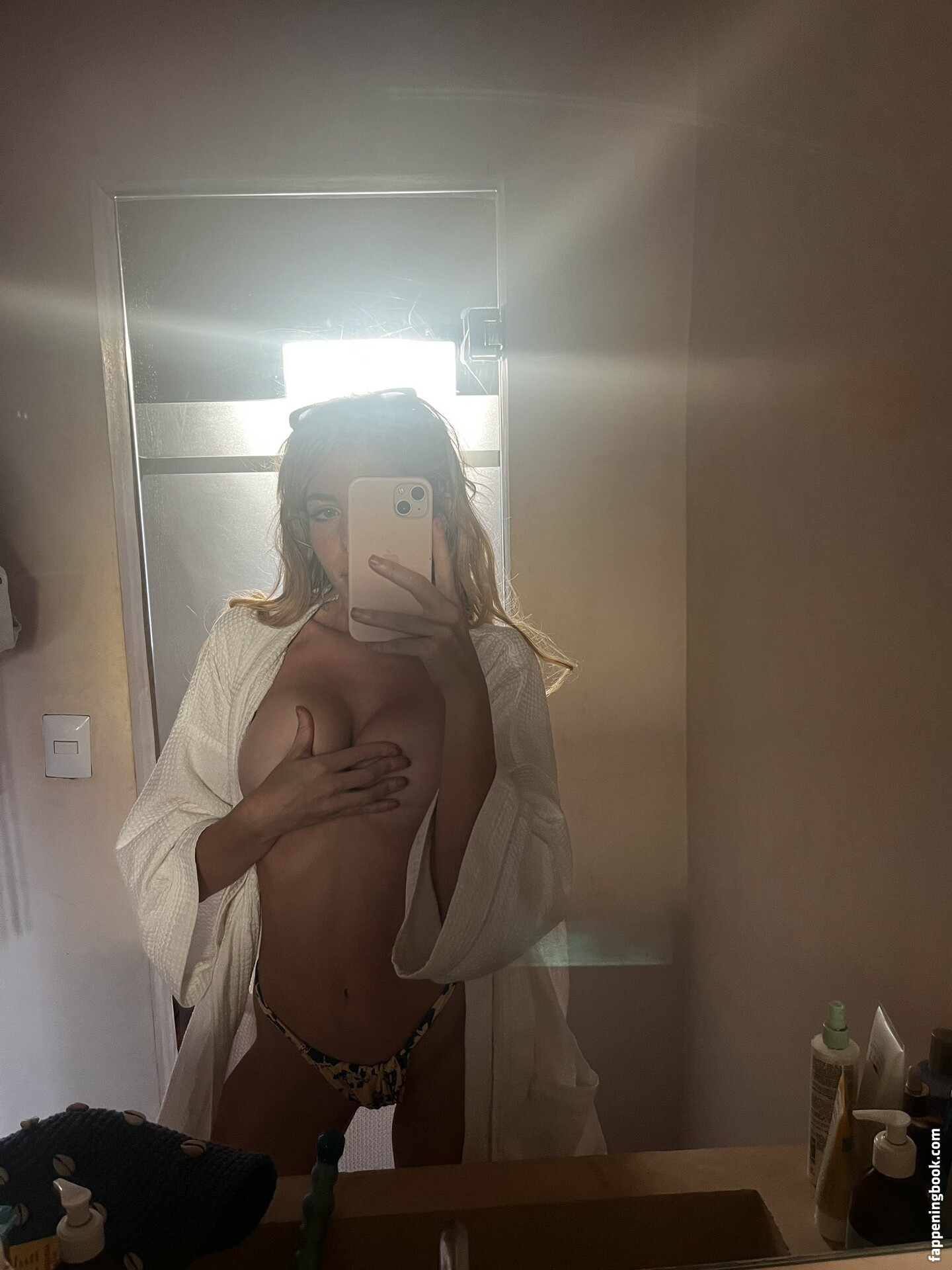 Emmy Corinne Nude OnlyFans Leaks