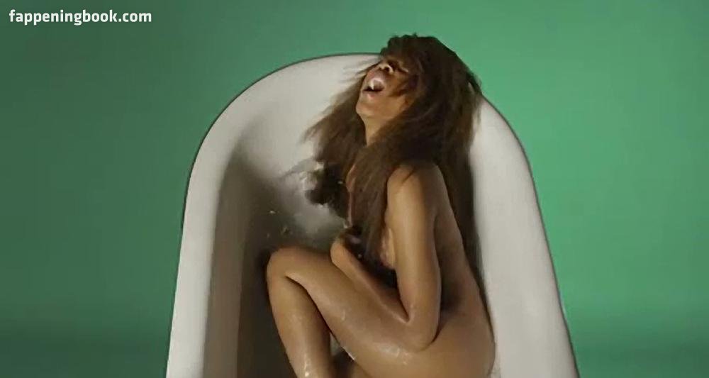 Erykah Badu Nude