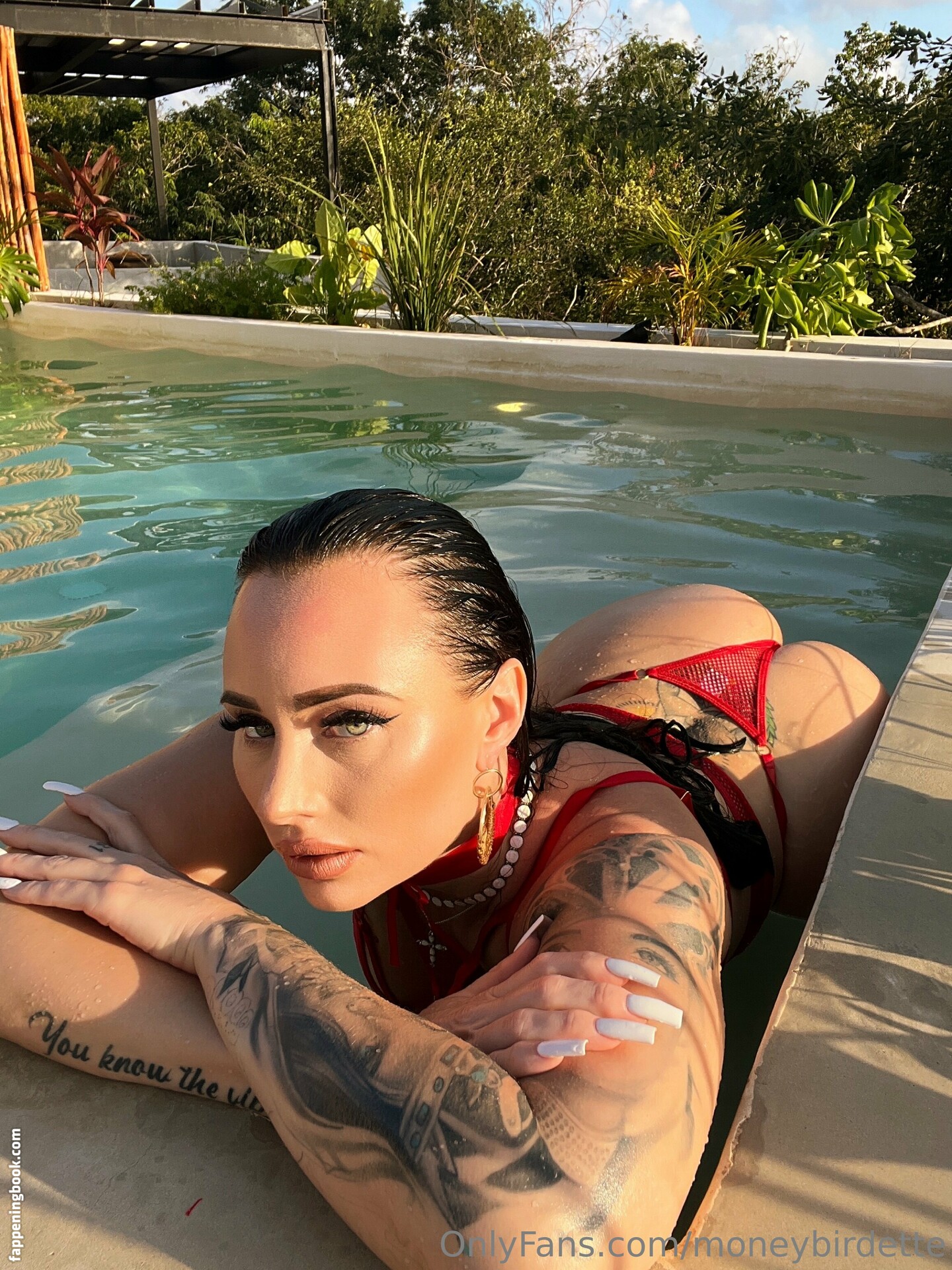 Flowerbomb Nude OnlyFans Leaks