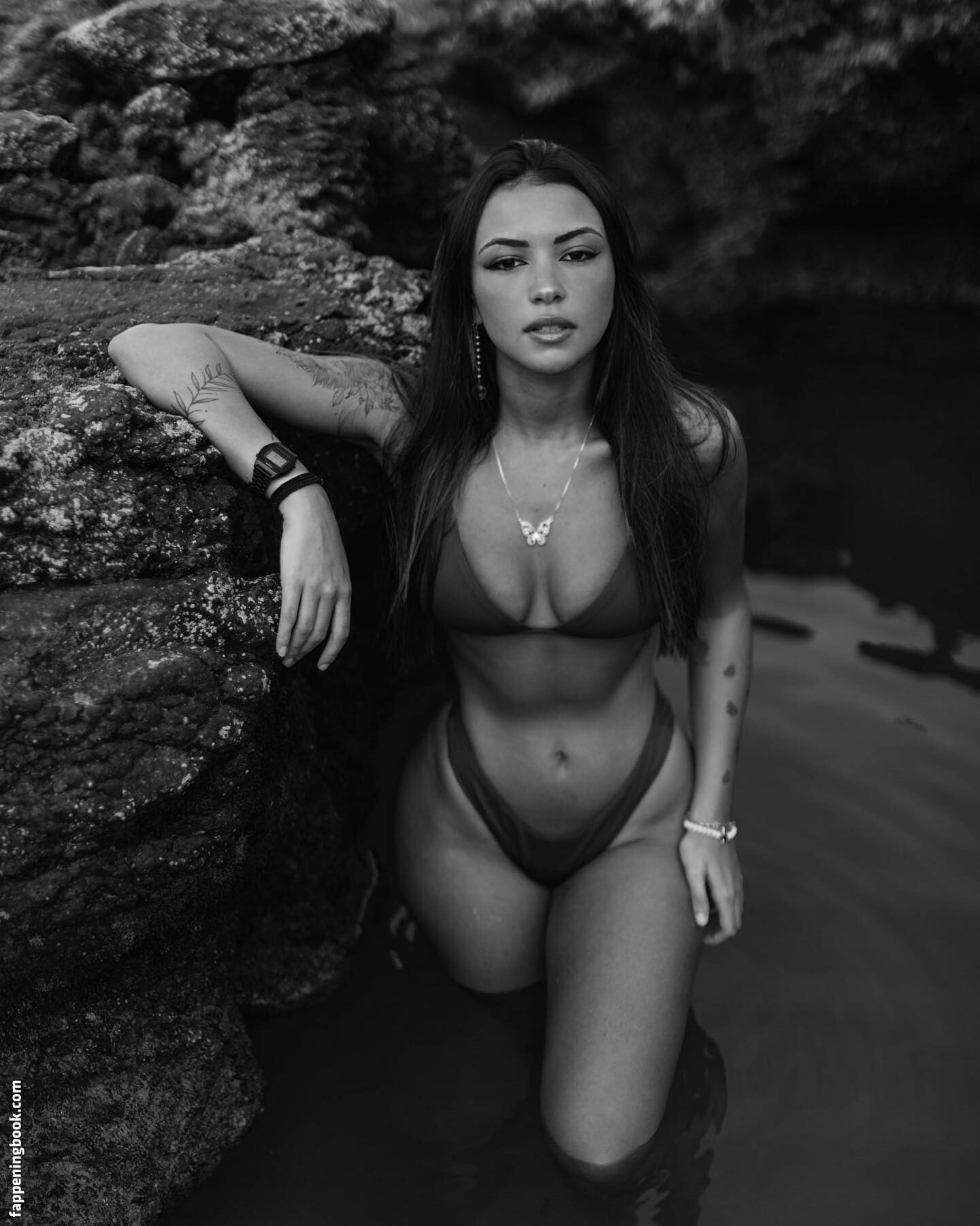 Gabriela Moura Nude.
