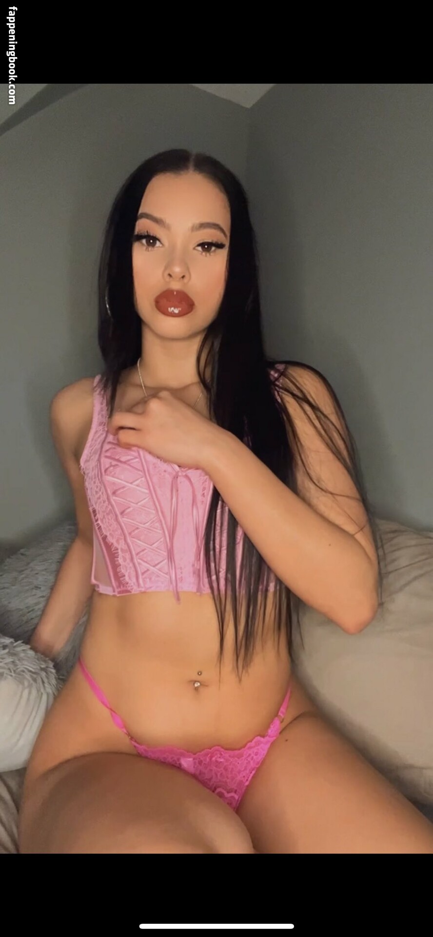 girlyvalentina Nude OnlyFans Leaks