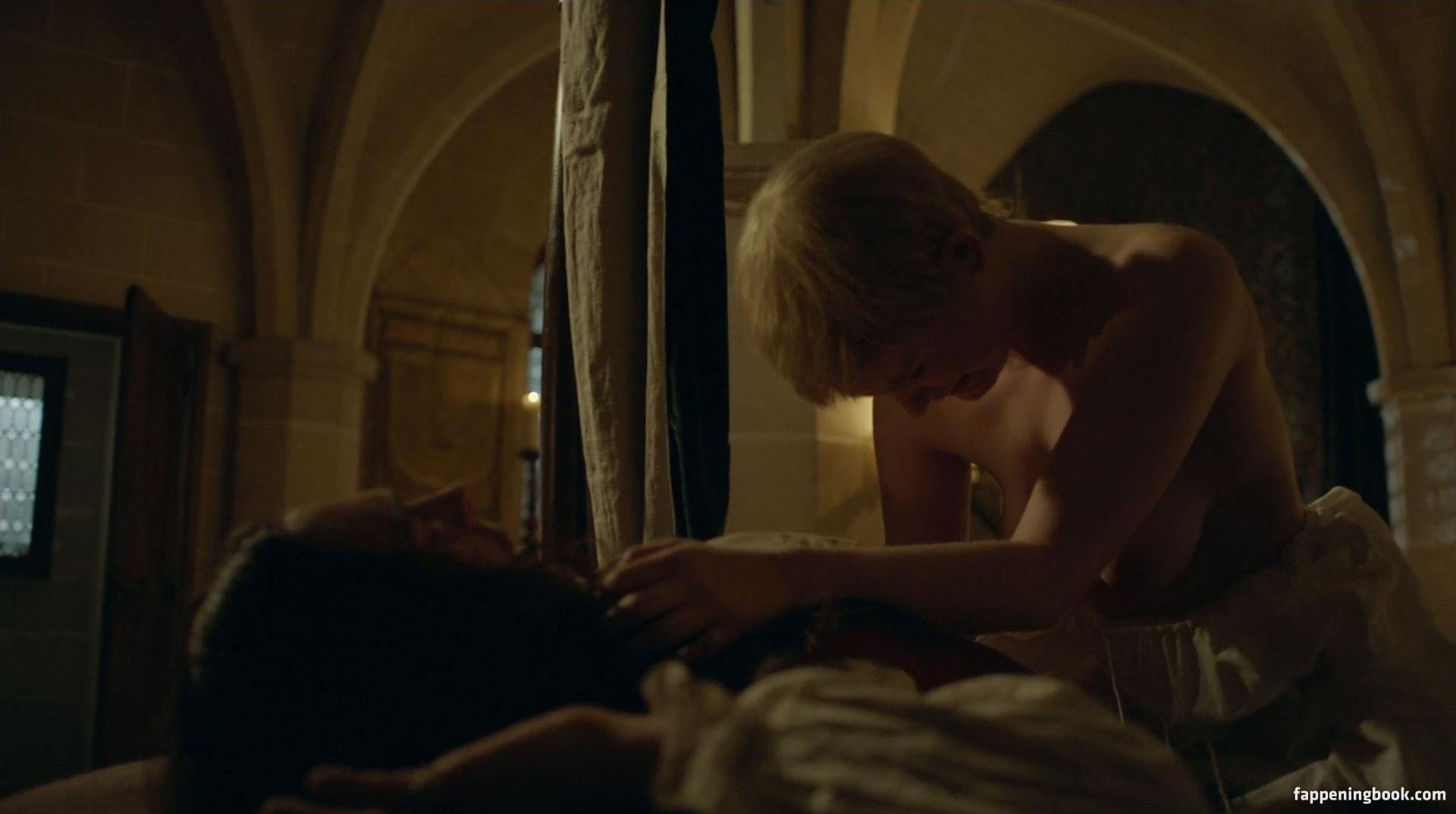 Hannah Arterton Nude