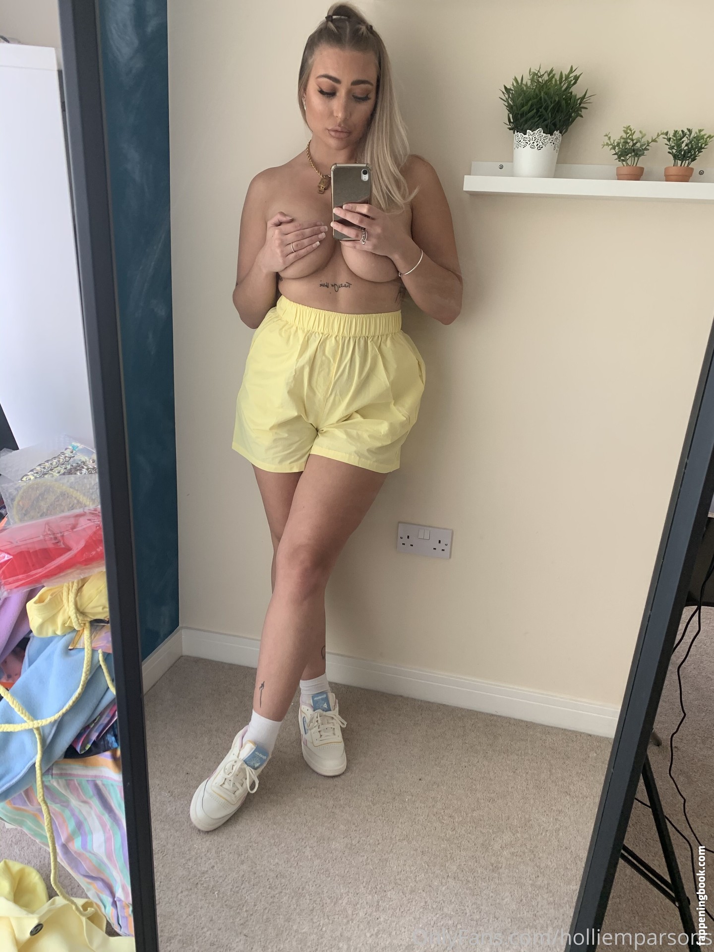 Hollie M Parsons Nude OnlyFans Leaks