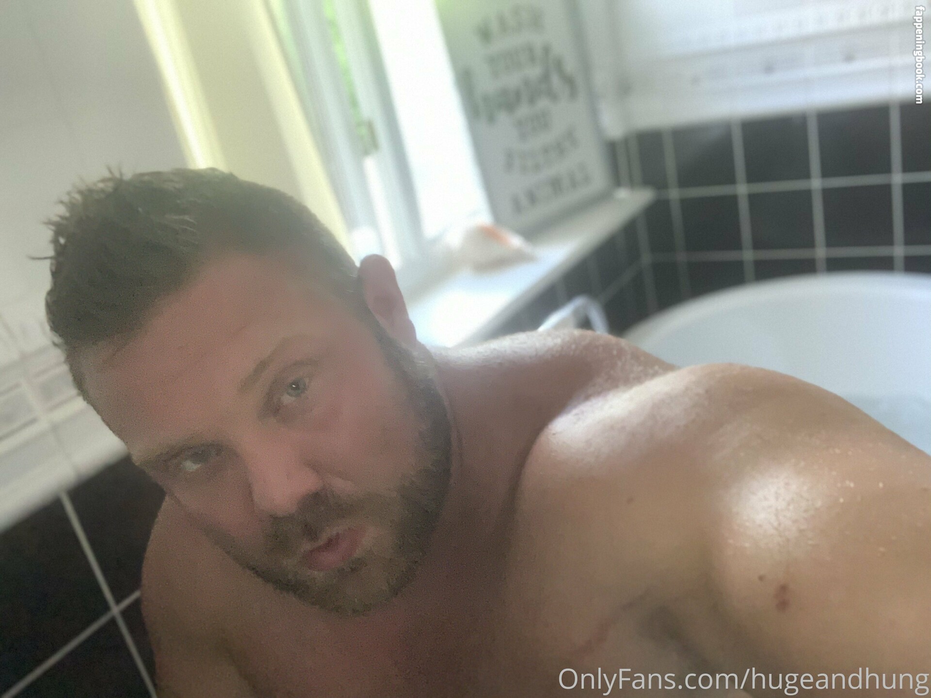 hugeandhung Nude OnlyFans Leaks