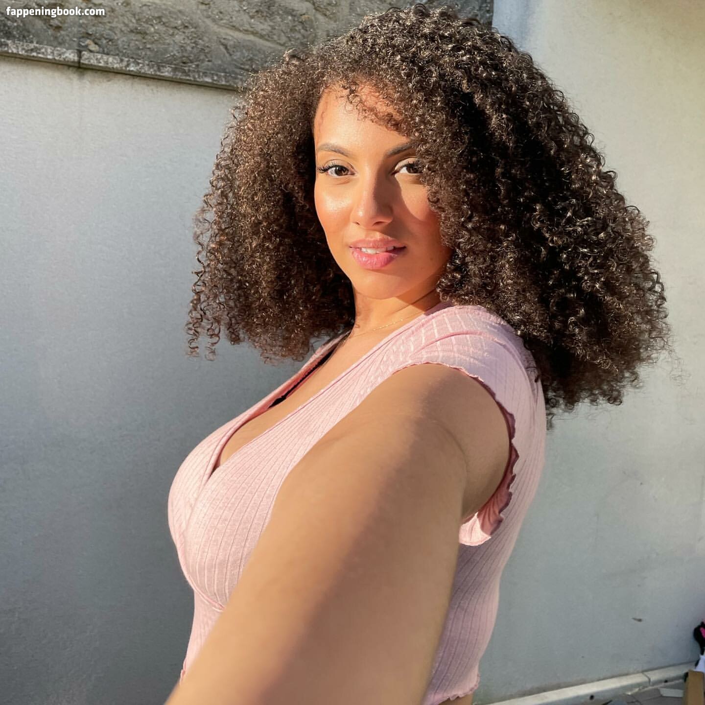 Ines Curly Nude OnlyFans Leaks
