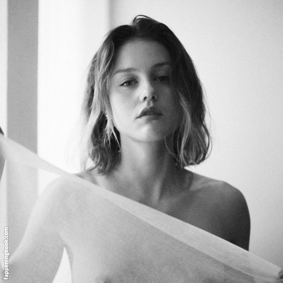 Isabelle Cornish Fapello Latest Exclusive Leaked Photos